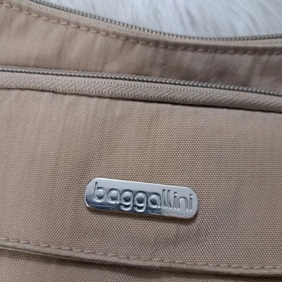 SALE. Sm Baggallini w/pink builtin wallet - Picture 2 of 15